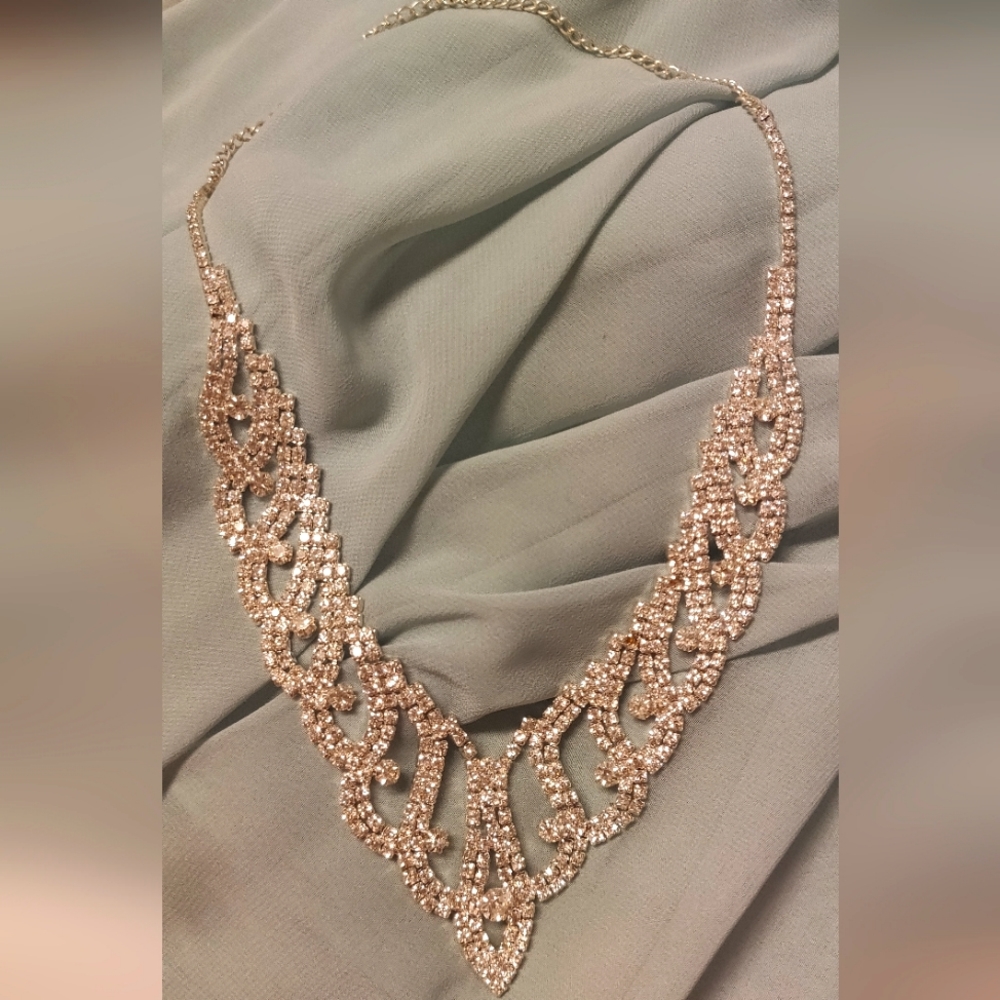 Glamorous necklace